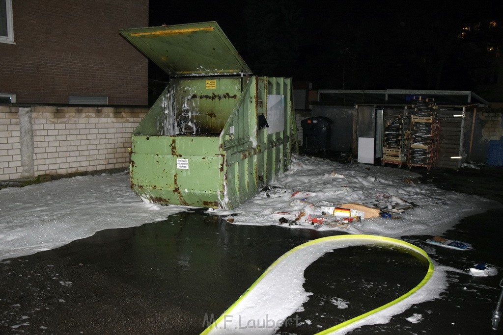 Feuer Papp Presscontainer Koeln Hoehenberg Bochumerstr P414.JPG - Miklos Laubert